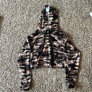 Camo print crop sweatshirt size S